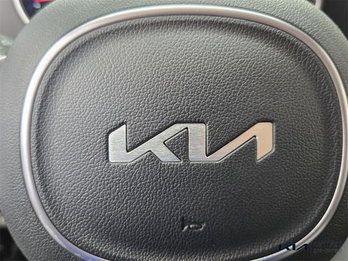 Certified 2024 Kia Carnival LX image 28