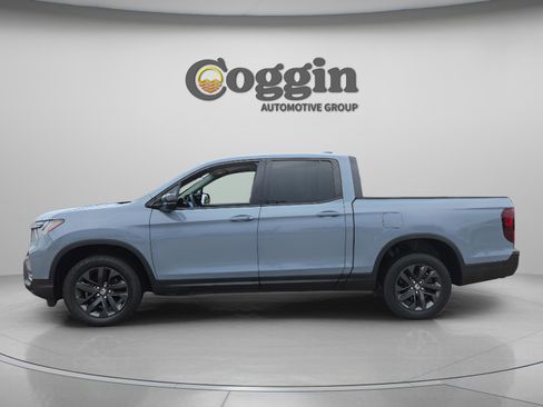 Used 2023 Honda Ridgeline Sport image 2
