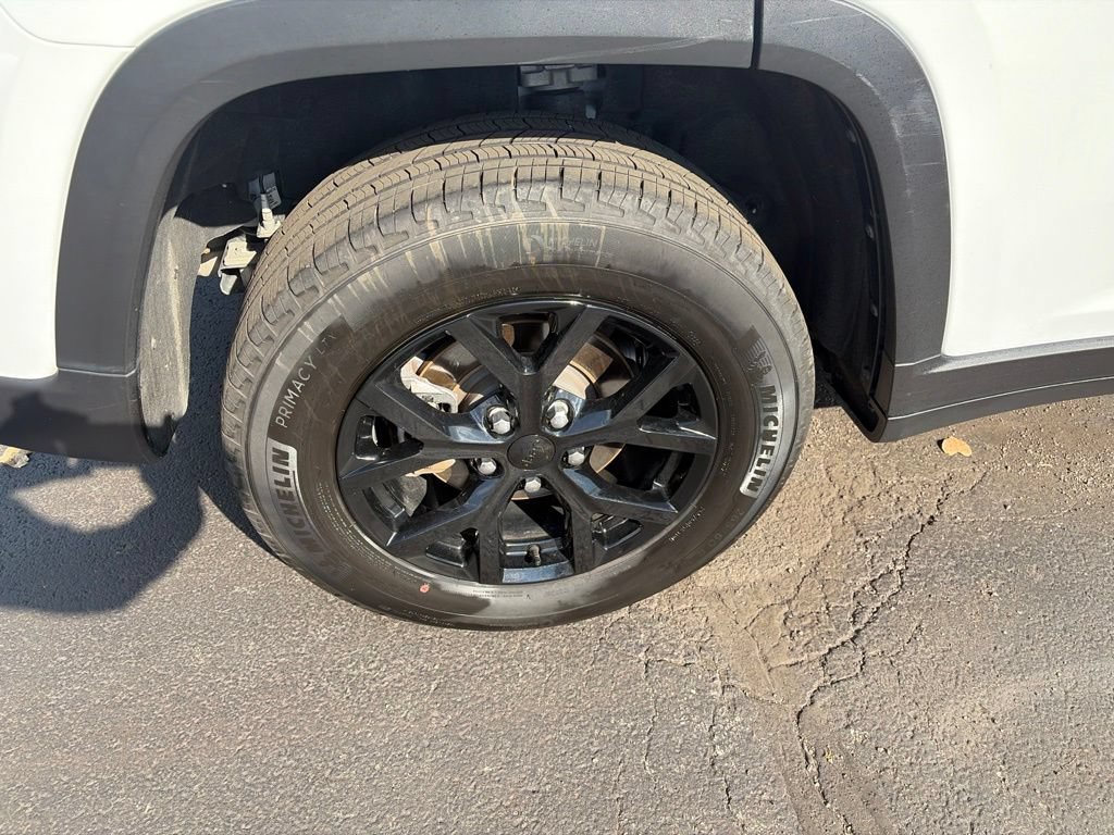 Certified 2025 Jeep Grand Cherokee Altitude AWD/4WD image 8