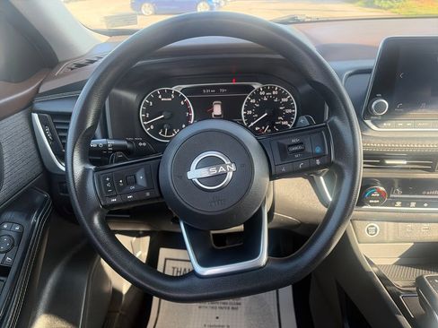 Used 2023 Nissan Rogue SV FWD image 15
