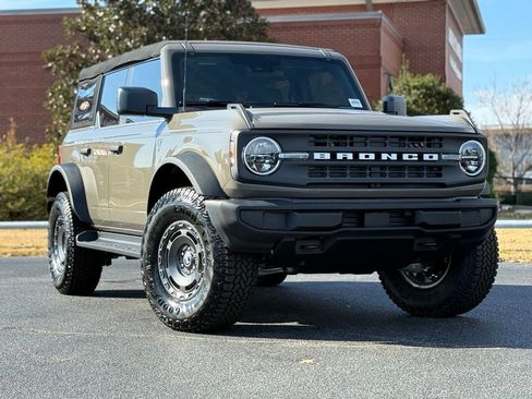 New 2025 Ford Bronco 4-Door w/ Sasquatch Package image 3