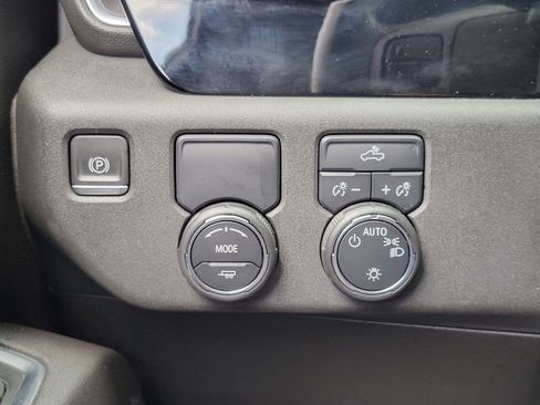 Used 2023 Chevrolet Silverado 1500 LT RWD image 12