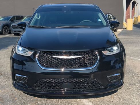 Used 2024 Chrysler Pacifica Limited w/ Trailer Tow Group image 8