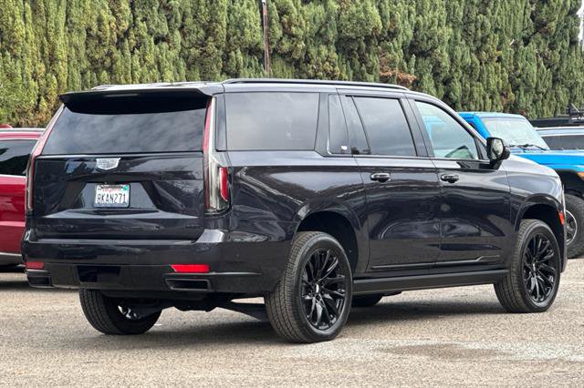 Used 2023 Cadillac Escalade ESV Sport w/ LPO, ONYX Package AWD/4WD image 3