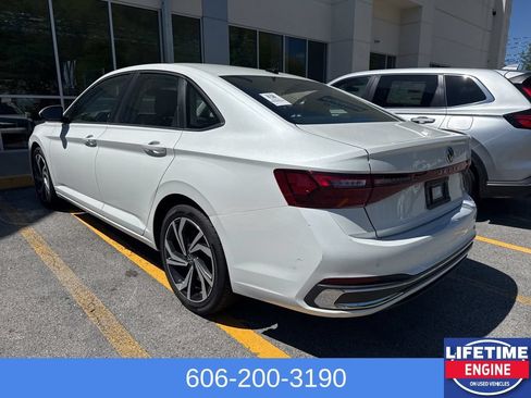 Used 2025 Volkswagen Jetta SEL FWD image 10