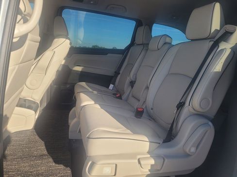New 2026 Honda Odyssey Touring image 15
