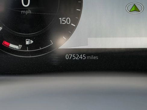 Used 2018 Land Rover Range Rover Velar R-Dynamic SE image 20