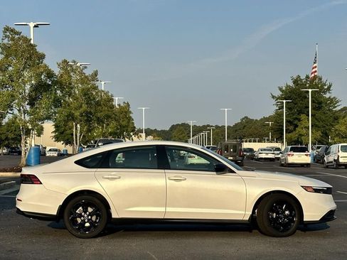Certified 2025 Honda Accord SE image 6