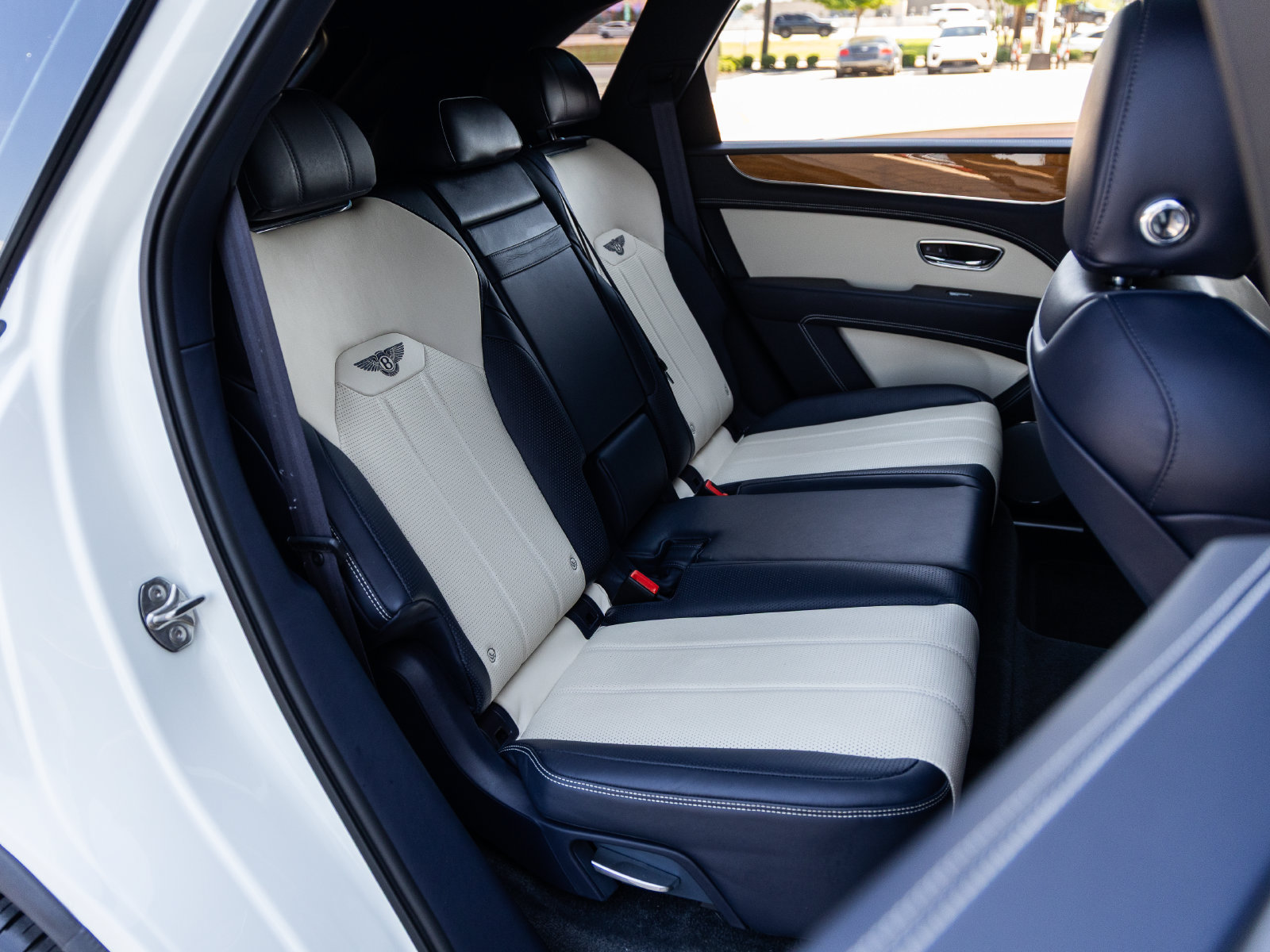 Used 2021 Bentley Bentayga AWD/4WD image 43