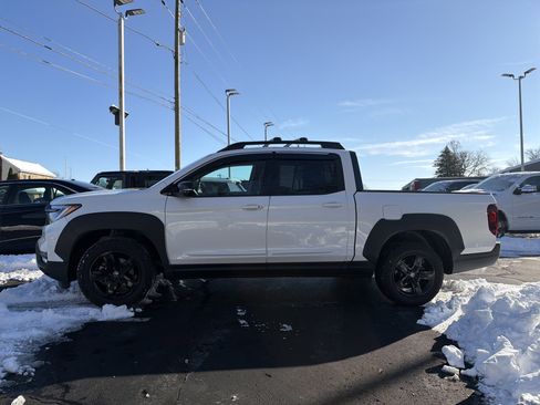 Used 2021 Honda Ridgeline Black Edition image 4
