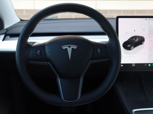 Used 2024 Tesla Model Y Long Range AWD/4WD image 34