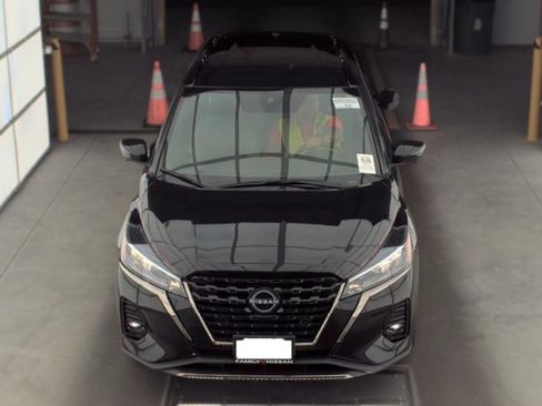 Used 2024 Nissan Kicks SR w/ SR Premium Package FWD image 2