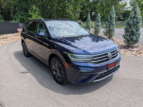 Used 2022 Volkswagen Tiguan SE w/ Panoramic Sunroof Package FWD image 7