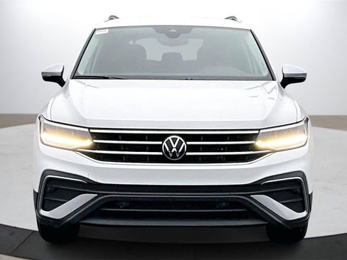 Used 2024 Volkswagen Tiguan SE image 3