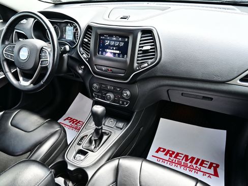 Used 2020 Jeep Cherokee Latitude Plus w/ Cold Weather Group AWD/4WD image 19