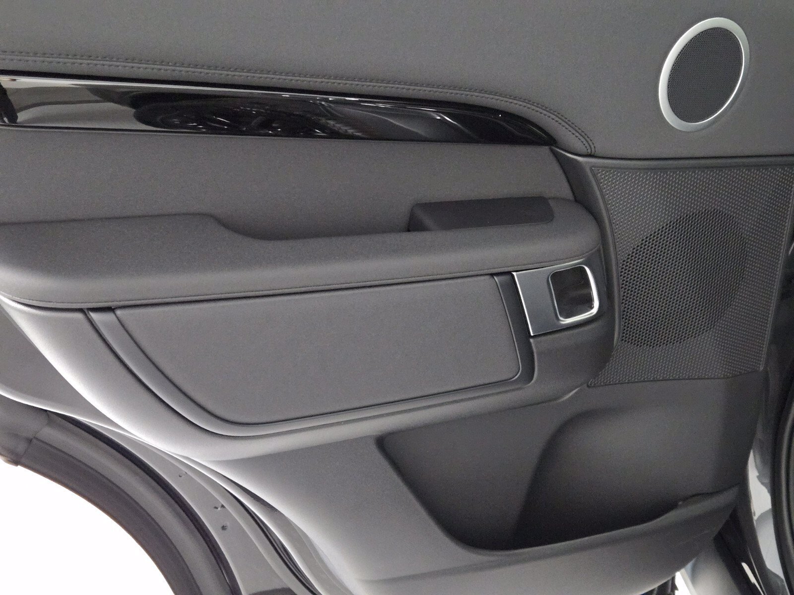 New 2026 Land Rover Discovery S AWD/4WD image 21
