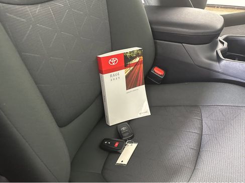 Used 2025 Toyota RAV4 XLE image 28