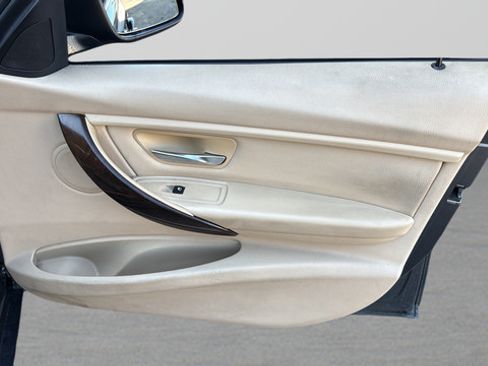 Used 2014 BMW 320i Sedan RWD image 25