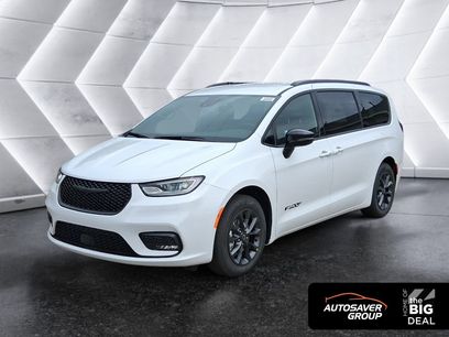 New 2025 Chrysler Pacifica Select w/ Fav Edition Package