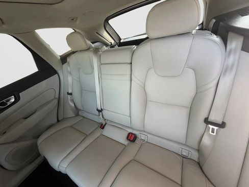 Used 2022 Volvo XC60 B5 Momentum w/ Climate Package AWD/4WD image 15