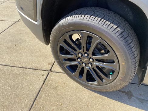 Used 2022 GMC Acadia SLE w/ Driver Convenience Package image 31