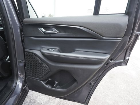 Used 2024 Jeep Grand Cherokee Altitude image 12