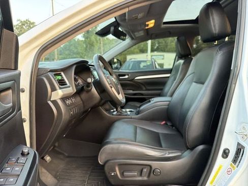 Used 2018 Toyota Highlander XLE FWD image 10