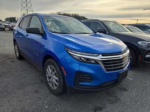 Used 2024 Chevrolet Equinox LS w/ LS Convenience Package image 2