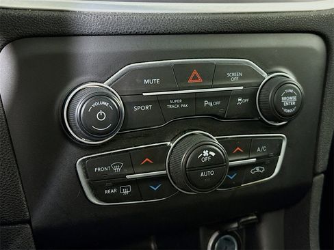 Used 2020 Dodge Charger SXT w/ Blacktop Package image 10