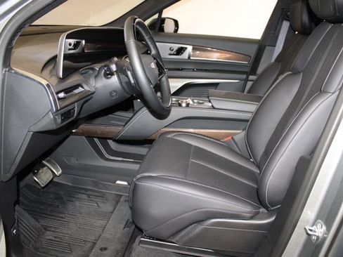 Certified 2026 Cadillac Vistiq Sport w/ LPO, Floor Liner Package AWD/4WD image 8