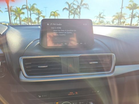 Used 2018 MAZDA MAZDA3 Touring image 11