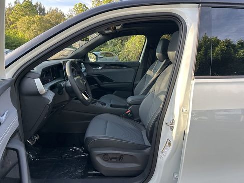 New 2026 Volkswagen Tiguan SE R-Line FWD image 15