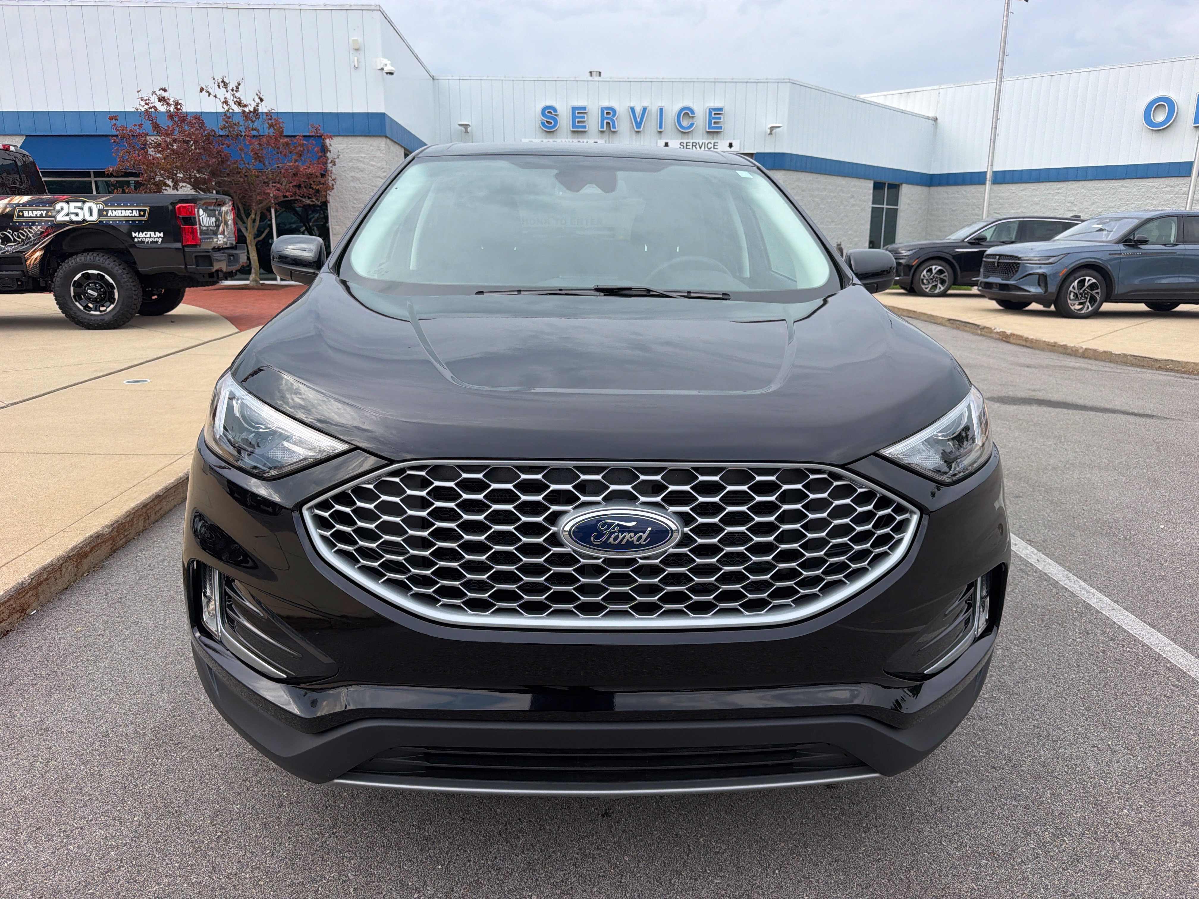 Used 2024 Ford Edge SEL w/ Convenience Package AWD/4WD image 2