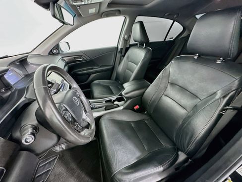 Used 2014 Honda Accord Touring image 13