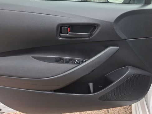 Used 2022 Toyota Corolla LE FWD image 12
