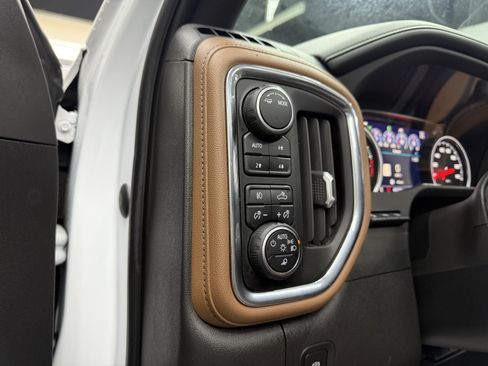 Used 2022 Chevrolet Silverado 1500 High Country image 18