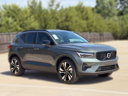 New 2026 Volvo XC40 B5 Ultra w/ Protection Package Premier AWD/4WD image 4