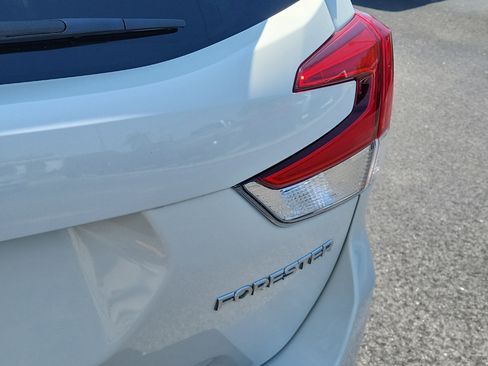 Used 2020 Subaru Forester Premium image 11