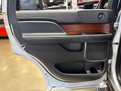 Used 2018 Lincoln Navigator Reserve w/ Technology Package image 99