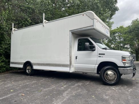 Used 2016 Ford E-350 and Econoline 350 Super Duty w/ Power Windows & Locks Group RWD image 8