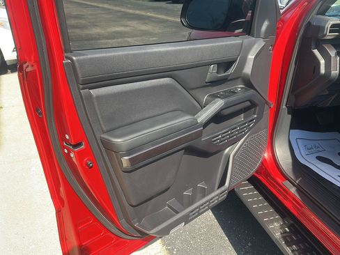 Used 2025 Toyota 4Runner SR5 AWD/4WD image 22