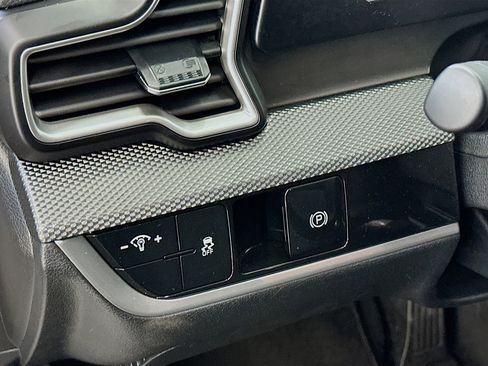 Used 2024 Kia Sportage LX image 17