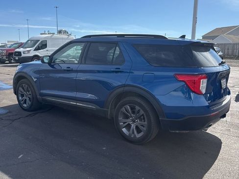 Used 2021 Ford Explorer XLT w/ Equipment Group 202A image 3