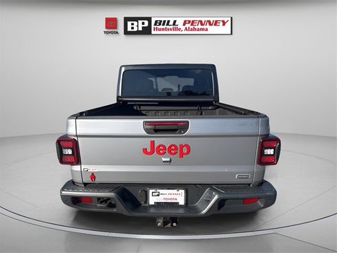 Used 2020 Jeep Gladiator Overland image 4