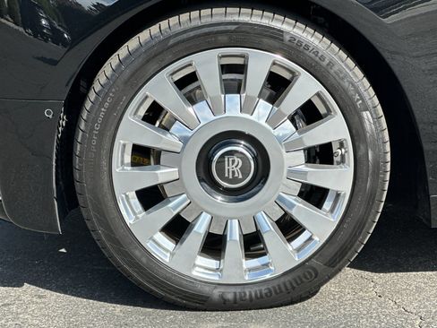 Certified 2018 Rolls-Royce Phantom Extended Wheelbase RWD image 32
