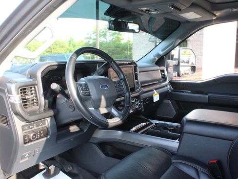 Used 2023 Ford F250 Lariat w/ Lariat Ultimate Package AWD/4WD image 14