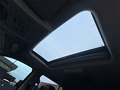 Used 2020 GMC Yukon XL Denali w/ Denali Premium Package image 21