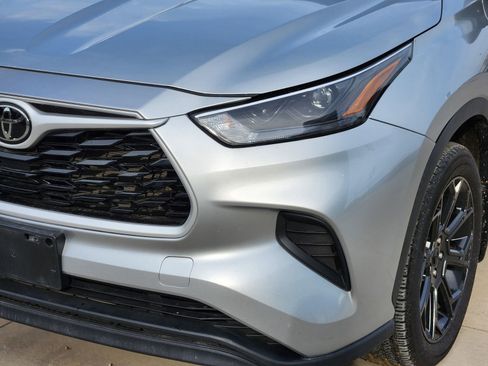 Used 2022 Toyota Highlander L image 9