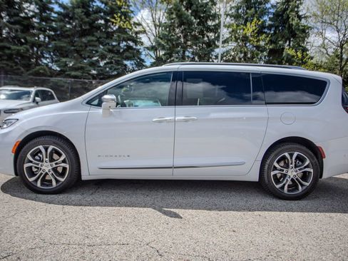 Used 2022 Chrysler Pacifica Pinnacle AWD/4WD image 7