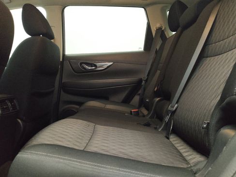 Used 2018 Nissan Rogue SV AWD/4WD image 18